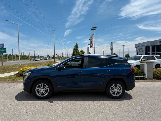 2022 GMC Terrain SLE | CLEAN CARFAX | ONE OWNER | APPLE CARPLAY in Cars & Trucks in Hamilton - Image 2