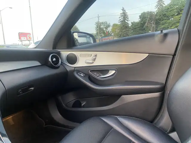 2016 Mercedes-Benz C-Class 4dr Sdn C300 4MATIC dans Autos et camions dans Ville de Toronto - Image 17