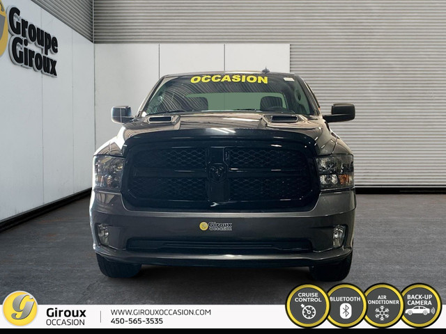RAM 1500 Classic Express cabine d'équipe 4x4 caisse de 5 pi 7 po in Cars & Trucks in Laurentides - Image 2