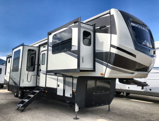 2022 Big Country 3902FL - Fifth Wheel - 565 Bi-weekly OAC in Travel Trailers & Campers in St. Albert - Image 4