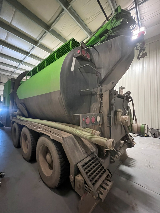 2011 Western star 4900 Tornado F4S Hydrovac in Heavy Equipment in Barrie - Image 4