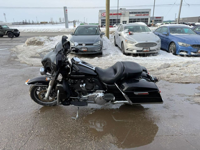 2017 Harley-Davidson FLHTK Electra Glide Ultra Limited 107CI, 6  in Cars & Trucks in London - Image 2