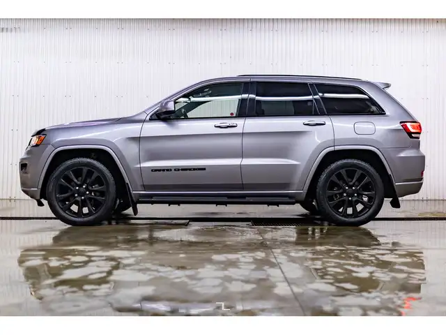 2017 Jeep Grand Cherokee 4x4 Altitude Leather Roof Nav BCam in Cars & Trucks in Grande Prairie - Image 4