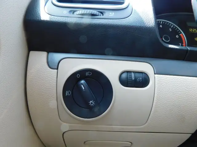 Volkswagen Eos Highline Cuir, Mags GPS Détecteurs Pare Choc Arr  in Cars & Trucks in City of Montréal - Image 34