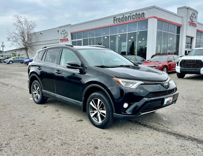 2018 Toyota RAV4 XLE SUNROOF, DUAL CLIMATE, AND BACKUP CAMERA