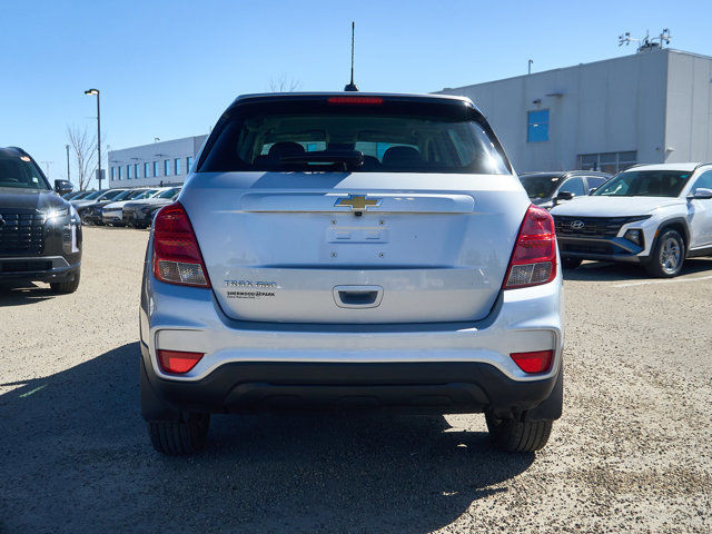 2021 Chevrolet Trax LS | Apple CarPlay | Cloth Seats in Cars & Trucks in Edmonton - Image 4