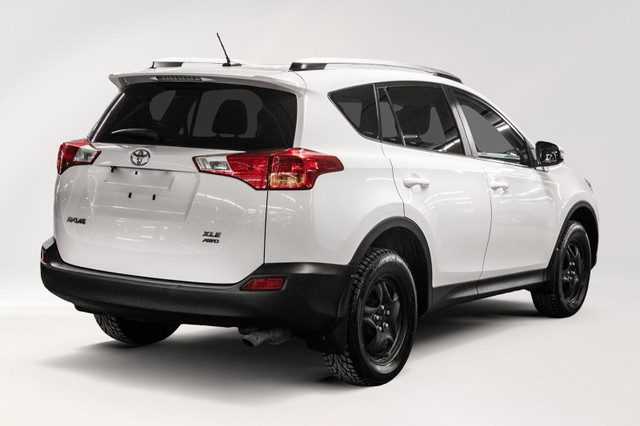 2015 Toyota RAV4 XLE Bas Mileage * Clean Carfax in Cars & Trucks in City of Montréal - Image 4