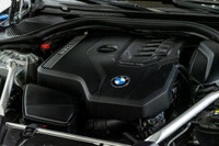 Francais: * Ensemble Premium Essentiel * Sièges confort et ventilés * Sièges avant ventilés * Accès... (image 8)