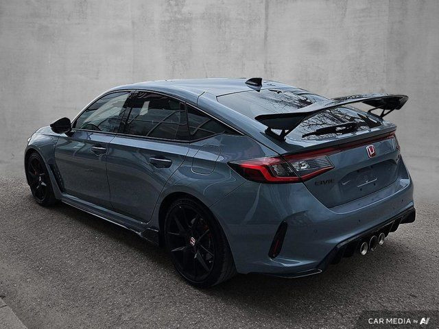2024 Honda Civic Type R | Red Cloth Bucket Seats | Brembo in Cars & Trucks in Ottawa - Image 2