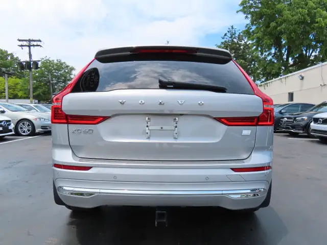 2022 Volvo XC60 Recharge T8 eAWD PHEV Inscription Expression - L dans Autos et camions dans Région d’Oakville/Halton - Image 13