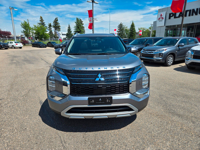 2022 Mitsubishi Outlander LE in Cars & Trucks in Calgary - Image 2