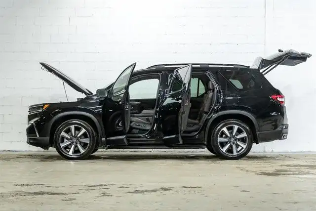 2023 Honda Pilot Touring AWD | Premium | Accès Confort in Cars & Trucks in City of Montréal - Image 5