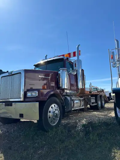 672,620 Km CNV Hours Cat 3406 475 Hp Eaton Fuller RTLO-16713A Transmission 12,000 Lb Front Axle RT40...