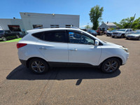 Navigation, Sunroof, Leather Seats, Bluetooth, Rear View Camera! For a versatile crossover with an u... (image 3)