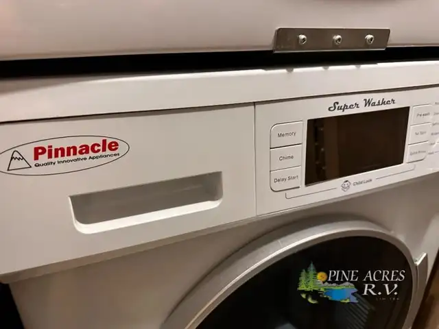 2020 Thor Motor Coach Challenger 37YT Washer & Dryer 12 k Miles in RVs & Motorhomes in Moncton - Image 28