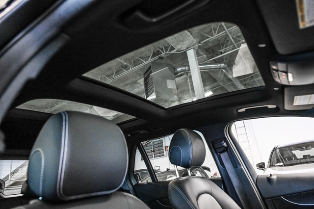 2022 Mercedes-Benz GLC GLC300 | 4MATIC | Cuir | Mags | Caméra |  in Cars & Trucks in City of Montréal - Image 3