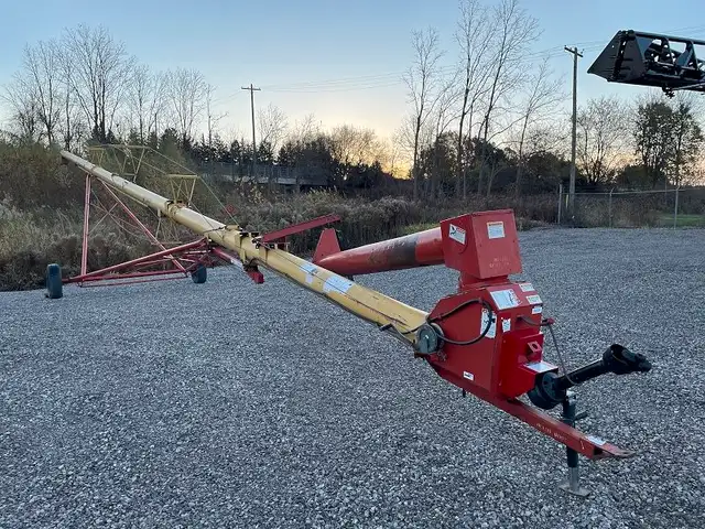 2006 WESTFIELD MK100-71 GRAIN AUGER in Farming Equipment in Norfolk County - Image 2