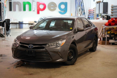 2015 TOYOTA CAMRY HYBRID XLE - One Family Owned | 2 Sets of Tire