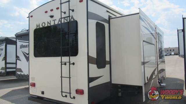 2017 KEYSTONE RV MONTANA 3660RL in Travel Trailers & Campers in Calgary - Image 2