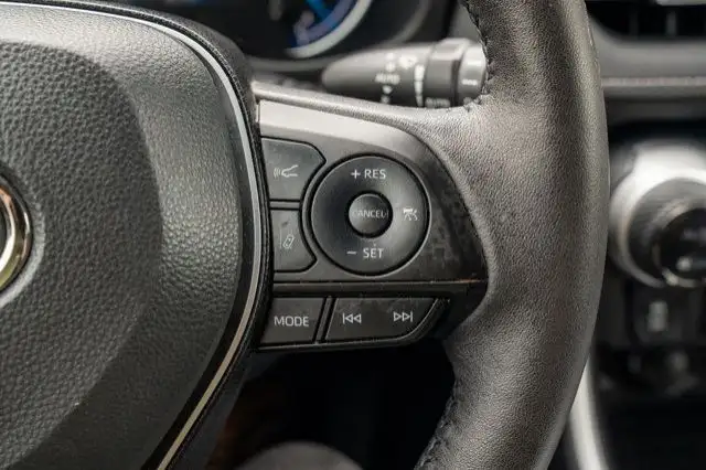 2024 Toyota RAV4 Hybrid XLE dans Autos et camions dans Ville d’Edmonton - Image 19