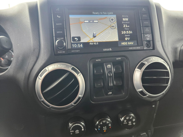2013 Jeep Wrangler Unlimited Sahara W NAVI 4X4  AUTOMATIQUE GARA in Cars & Trucks in City of Montréal - Image 4