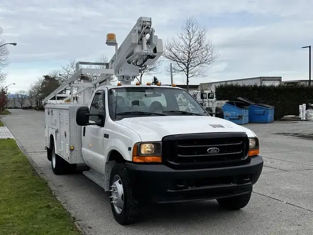 2001 ford F-450 SD Altec Service Truck Bucket Truck 2WD in Heavy Trucks in Richmond - Image 3