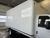 FORD E-450 CUBE 16 PIEDS 176 WB MOTEUR 7.3L DIFFERENTIEL 4.56 BLANC 14,000 GVWR PACKAGE EN PARFAITE... (image 6)