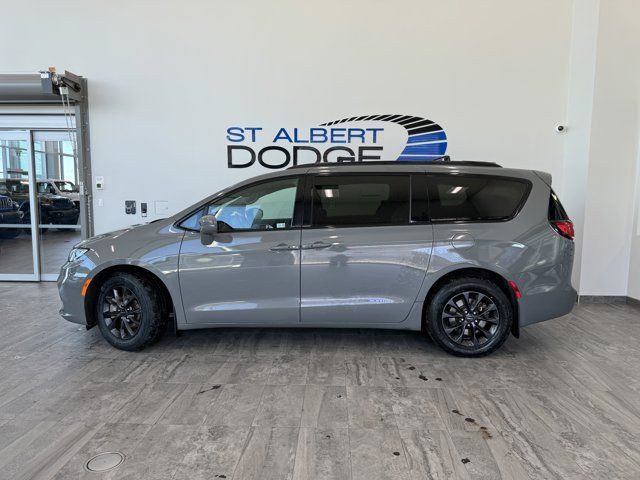 2022 Chrysler Pacifica Touring in Cars & Trucks in St. Albert - Image 2