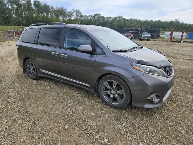 2017 Toyota Sienna in Cars & Trucks in Edmonton - Image 2