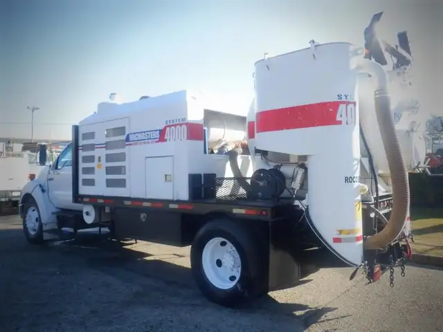 2006 ford F-650 Vacuum Truck 2WD Diesel in Heavy Trucks in Richmond - Image 9