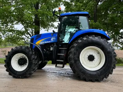2007 New Holland T8040 Only 4700 hours, 8.3L Cummins engine at 300 PTO horsepower, NO emissions, 40k...