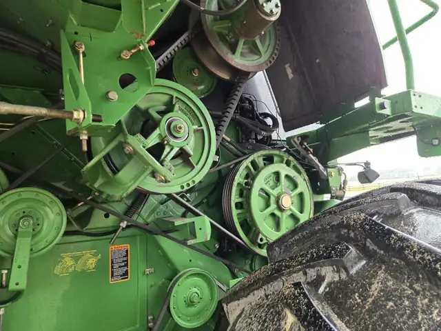 2000 John Deere Combine 9650 in Farming Equipment in Kamloops - Image 20