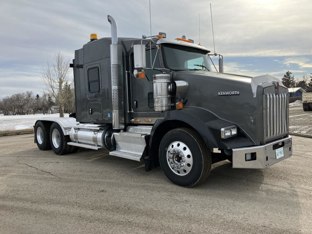 2013 Kenworth T/A Sleeper Truck Tractor T800 in Heavy Trucks in Regina - Image 2