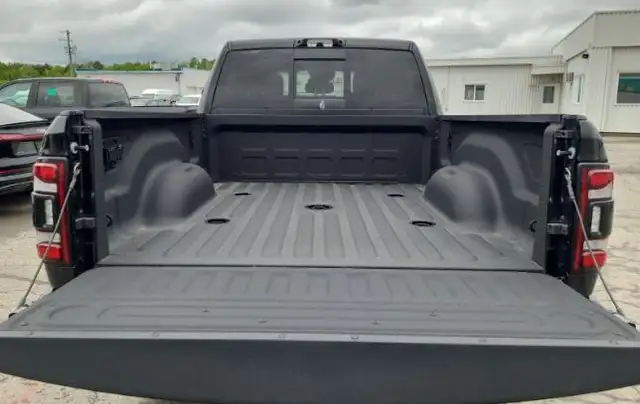 2024 RAM 2500 Limited 4x4 Crew Cab 6'4 Box in Cars & Trucks in Ottawa - Image 8