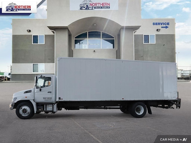 2018 Hino 338 CUBE VAN / BOX TRUCK in Cars & Trucks in Edmonton - Image 3