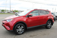 Well Maintained Experience Luxury and Performance Like Never Before with the 2016 RAV4 LE AWD. Engin... (image 2)