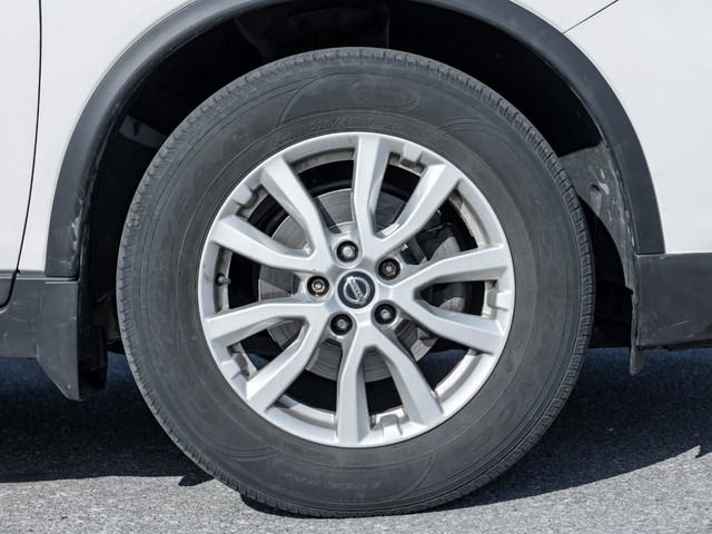 2018 Nissan Rogue SV AS-IS condition needs rear brakes, front... in Cars & Trucks in Mississauga / Peel Region - Image 4