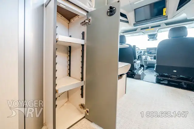 2025 Winnebago Ekko 22A AWD POP-TOP in RVs & Motorhomes in Kelowna - Image 40