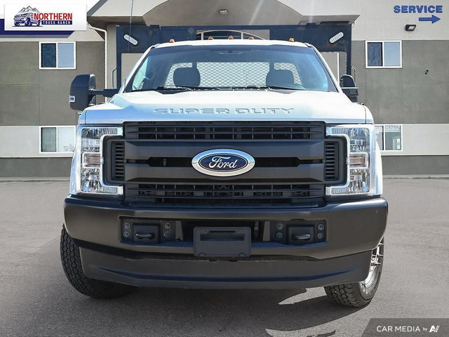 2018 Ford F-350 Chassis XL REGULAR CAB 4X4 FLAT BED TRUCK in Cars & Trucks in Edmonton - Image 2