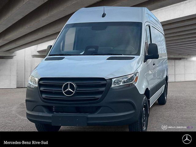 2025 Mercedes-Benz Sprinter 2500 144 Wheelbase Standard Roof RWD in Cars & Trucks in Longueuil / South Shore