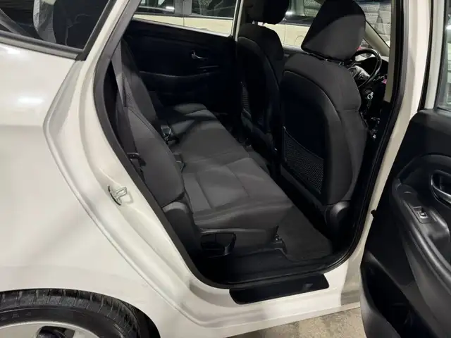 2014 KIA Rondo LX in Cars & Trucks in City of Montréal - Image 18