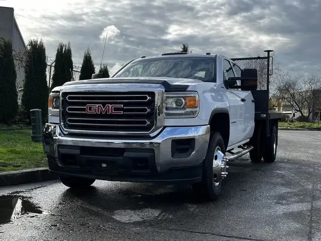 2017 gmc Sierra 3500HD 9 Foot Flat Deck 4WD in Heavy Trucks in Richmond - Image 5