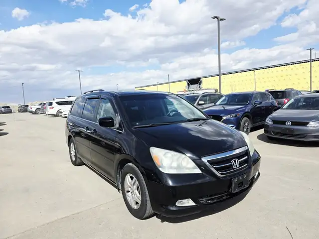 2007 Honda Odyssey Touring Leather DVD Camera Power Sliding door in Cars & Trucks in Calgary - Image 4