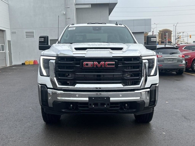 2025 GMC Sierra 3500HD Pro in Cars & Trucks in Oakville / Halton Region - Image 2