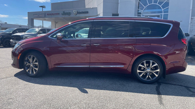 2020 Chrysler Pacifica Limited in Cars & Trucks in Sarnia - Image 2