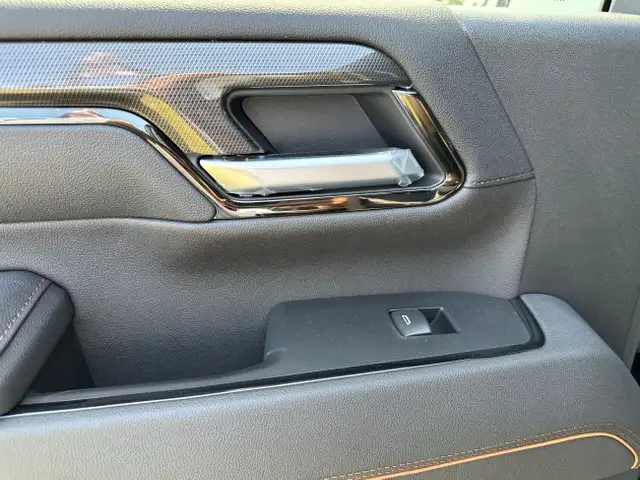 2025 GMC Sierra 2500HD AT4 in Cars & Trucks in Markham / York Region - Image 26