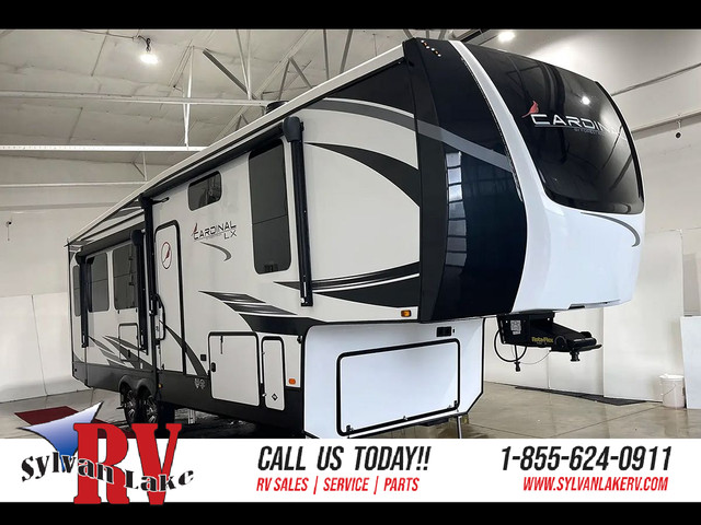 2022 Forest River Cardinal 320RLX – Pre-Owned 5th Wheel in Travel Trailers & Campers in Red Deer - Image 2