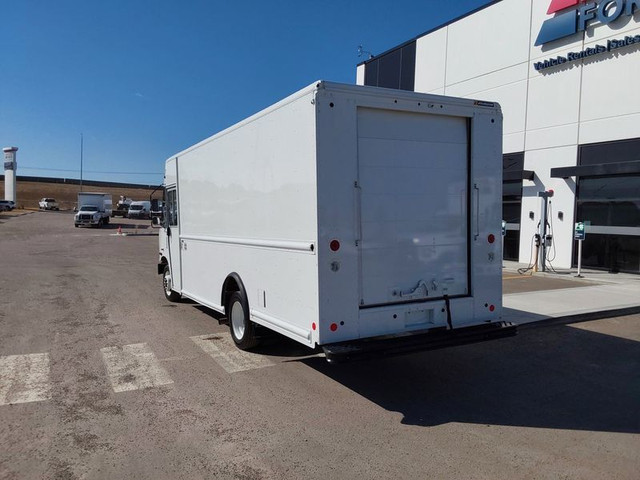 2022 Ford F-59 Commercial Stripped Chassis 208" WB, P1000 18ft U in Cars & Trucks in Calgary - Image 4