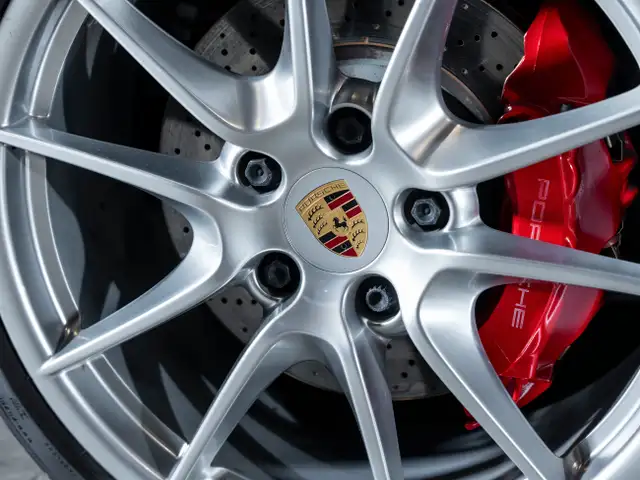 2015 Porsche 911 2015 911 Targa 4S - Certifié Porsche Approved in Cars & Trucks in Québec City - Image 18