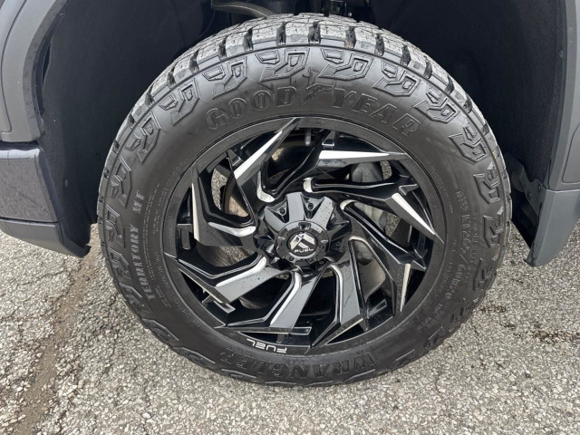 2024 GMC Sierra 1500 AT4 FUEL WHEELS // CARBON PRO // TITANIU... in Cars & Trucks in Barrie - Image 2